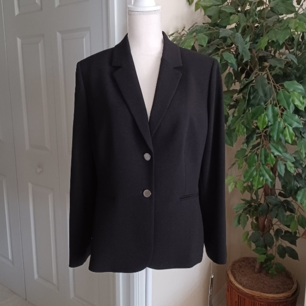 Tahari by Arthur S. Levine Basic Bi-Stretch Long Sleeve Jacket 14P